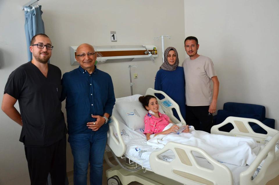 10 YAŞINDAKİ MERVE'NİN KALBİNDEKİ İKİ DELİK KAPATILDI