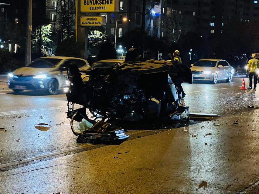 Ağaca çarpan otomobilden fırlayan yolcu kurtarılamadı