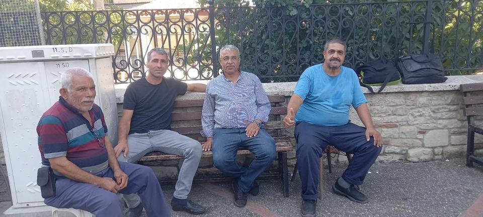 BU DURAK BOŞ OTURANLARIN DEĞİL ÇALIŞANLARIN DURAĞI AYDIN HAMALLAR DURAĞI, TEKNOLOJİYE YENİLMEDİ