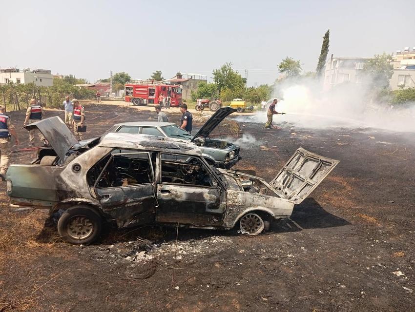 Bahçedeki yangının alevleri 2 otomobile sıçradı