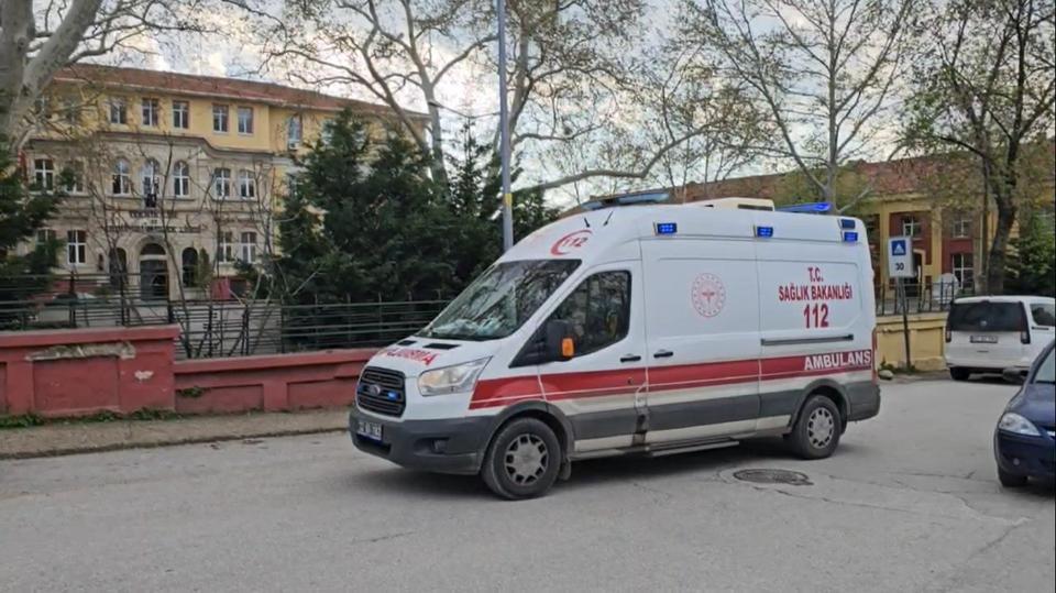 EDİRNE'DE 14 YAŞINDAKİ KIZ ÇOCUĞU OKUL BAHÇESİNDE ÖLÜ BULUNDU