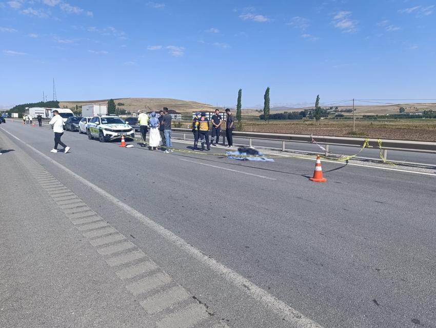 Bariyerlere çarpan motosiklet sürücüsü öldü
