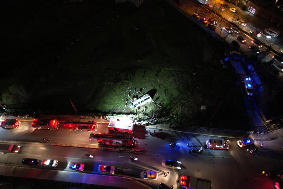 Servis minibüsünün kaza yaptığı bölge havadan görüntülendi