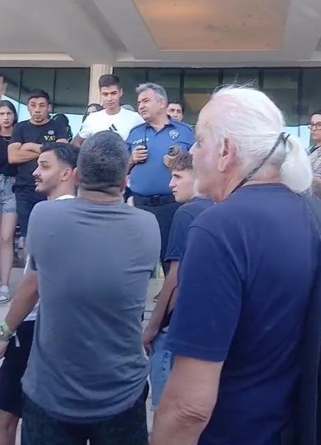 Aydın'da maaşlarını alamayan otel çalışanları eylem başlattı