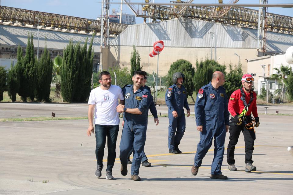 ANTALYA'DA TELEFERİK OPERASYONU 23 SAATTE TAMAMLANDI, 174 KİŞİ KURTARILDI AFAD BAŞKANI OKAY MEMİŞ: "HEYELAN OLDUĞUNA İLİŞKİN OLARAK HENÜZ BİR TESPİT BULUNMAMAKTADIR" "TELEFERİK DİREĞİNİN TEPESİNDEKİ BİR VİDA KIRIĞI NETİCESİNDE BU KAZANIN MEYDANA GELDİĞİNİ İFADE ETMEK İSTERİM"