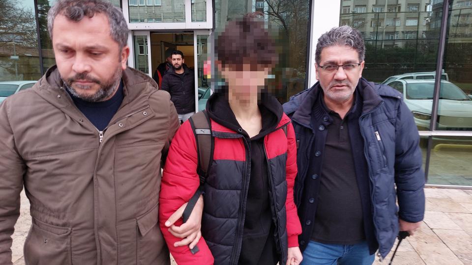 Kanser hastası annesini darbeden ağabeyini öldürdü