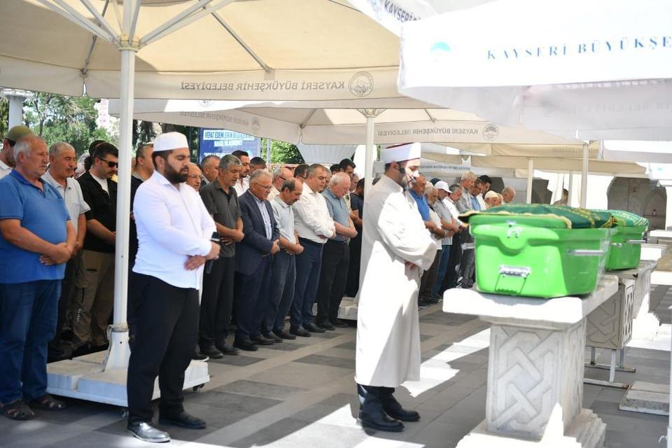 Çlü bulunan çift son yolculuğuna uğurlandı