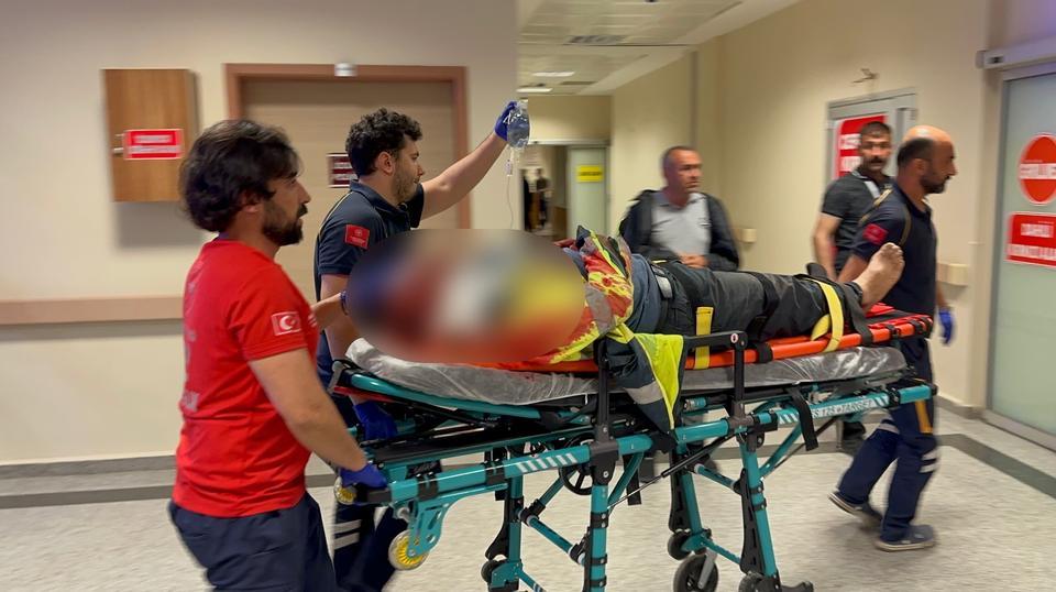 Otomobil ile motosiklet çarpıştı: 1 ağır yaralı