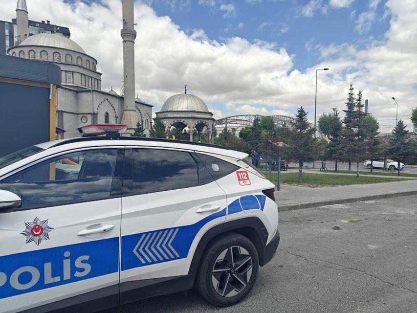 Cami tuvaletinde bıçaklı kavga