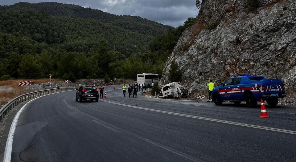 Yolcu otobüsü kaza yaptı: 1 ölü