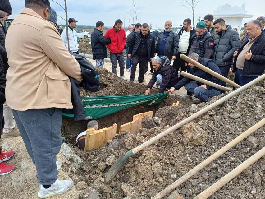Kan donduran cinayette hayatını kaybeden kadın, gözyaşları içinde toprağa verildi