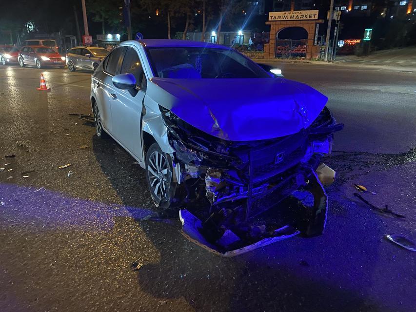 Kavşakta feci kaza: 1 ağır yaralı