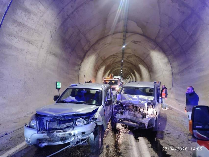 Tünelde feci kaza kamerada: İki kamyonet çarpıştı, 7 kişi yaralandı
