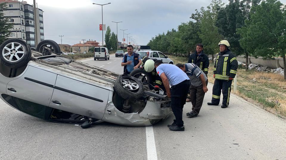 KARAMAN'DA OTOMOBİL TAKLA ATTI: 2'Sİ ÇOCUK 4 YARALI