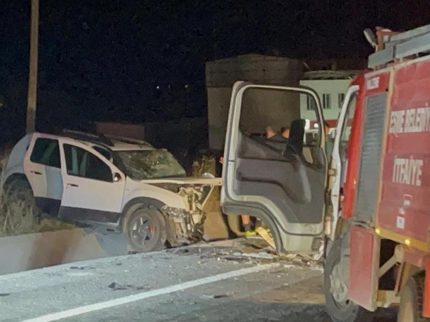 Cip ile otomobil çarpıştı: 2 ölü, 3 yaralı