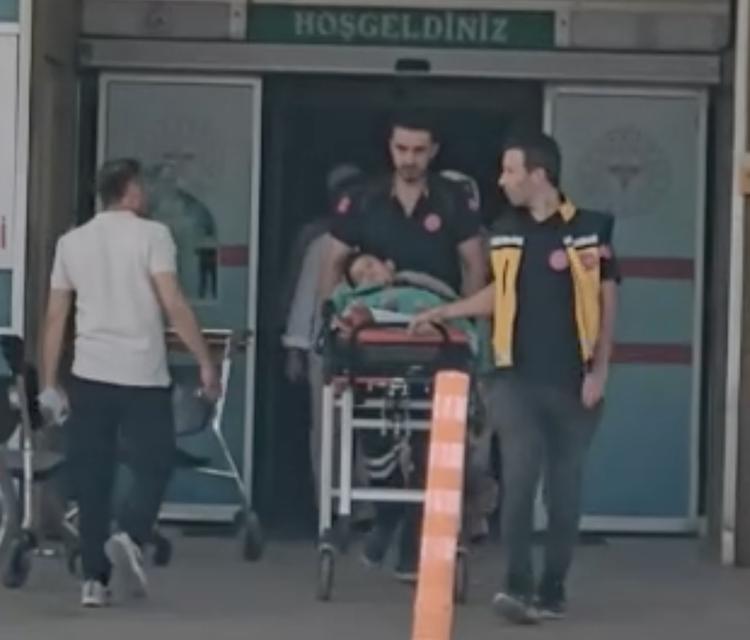 Bıçağın üzerine düşen çocuk ağır yaralandı