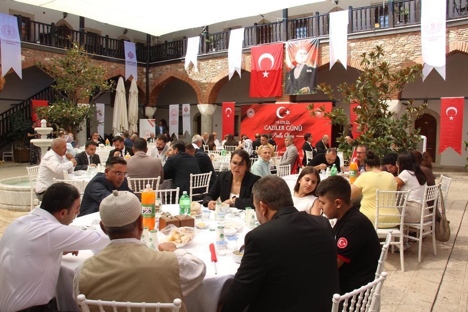 Aydın'da gaziler onuruna yemek programı düzenlendi