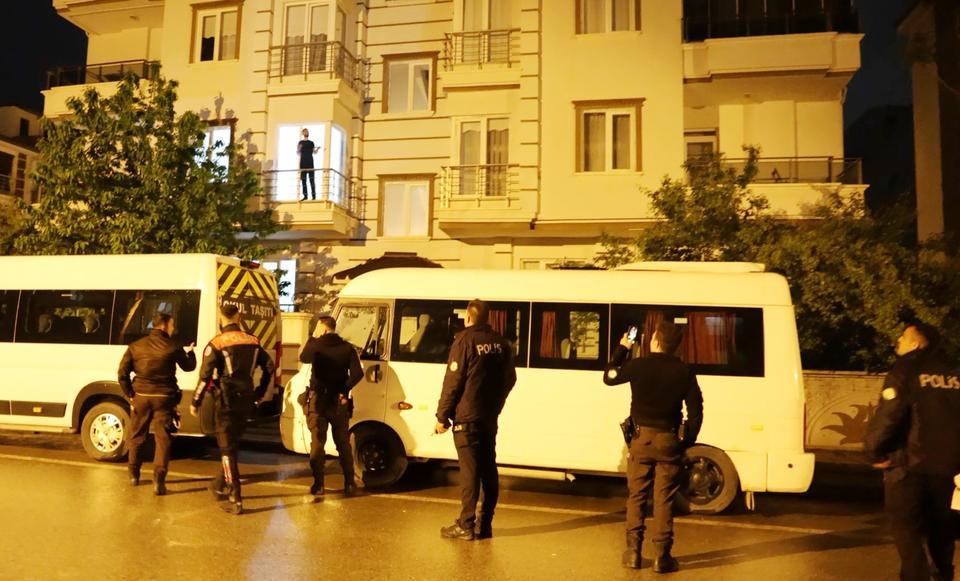 Oyuncak tabancayla polisi alarma geçirdi