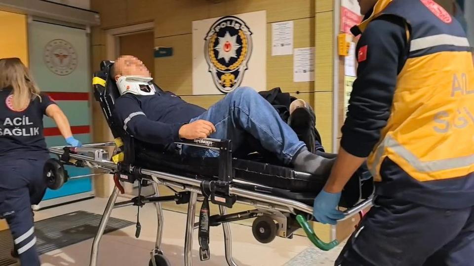 Hafif ticari araç tırla çarpıştı: 2 yaralı