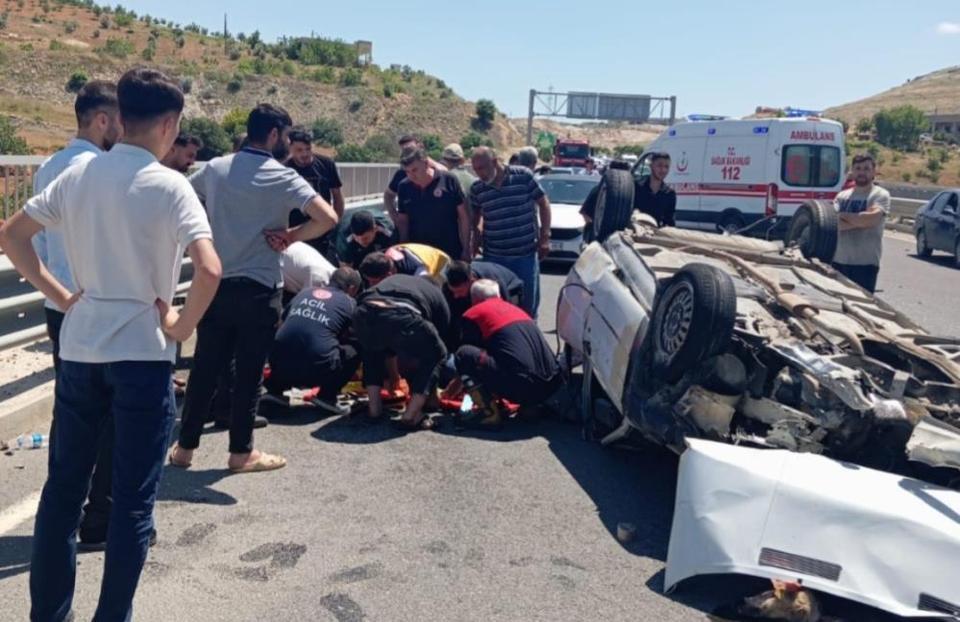 Bayram dönüşü kabusa döndü! Araç takla attı, yaralılar var
