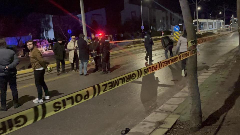 Genç asker adayı da arasında: Süratli otomobilin çarptığı yayalar hayatını kaybetti