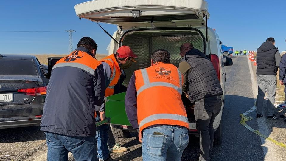 4 KİŞİNİN ÖLDÜĞÜ KAZADA OTOMOBİLLER PARÇALANARAK HURDAYA DÖNDÜ