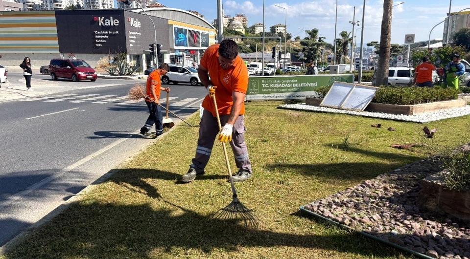 Kuşadası'nda bayram öncesi çalışmalar sürüyor