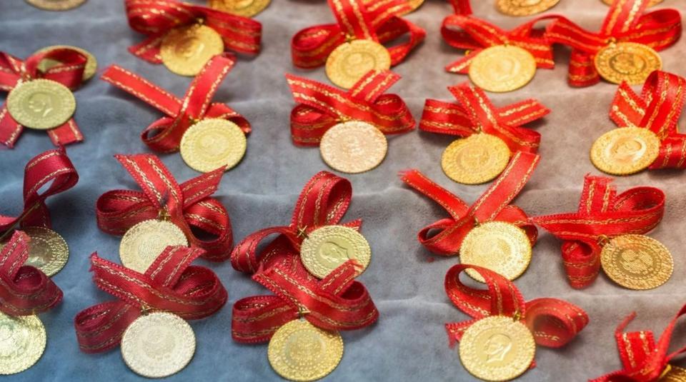 Altın haftaya rekorla başladı: Gram 6.499 lira