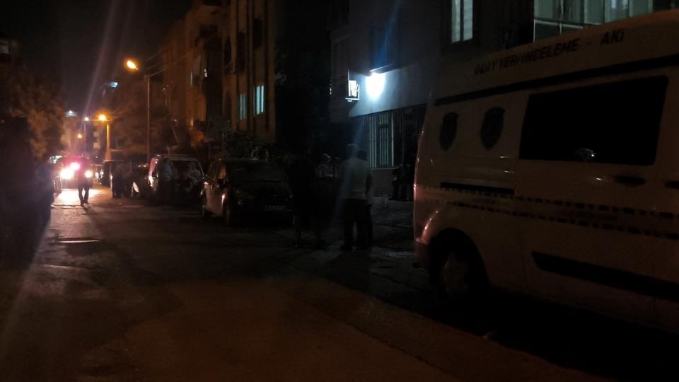 EVİNDE ÖLÜ OLARAK BULUNAN 7 AYLIK HAMİLE HEMŞİRE İÇİN GÖZYAŞLARI SEL OLDU GÖREV YAPTIĞI HASTANEDE DÜZENLENEN TÖRENLE SON YOLCULUĞUNA UĞURLANDI