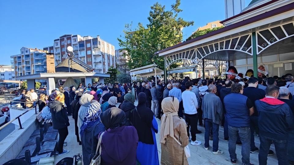 SOSYAL MEDYA FENOMENİ PARLAK, GÖZYAŞLARI İÇİNDE SON YOLCULUĞUNA UĞURLANDI