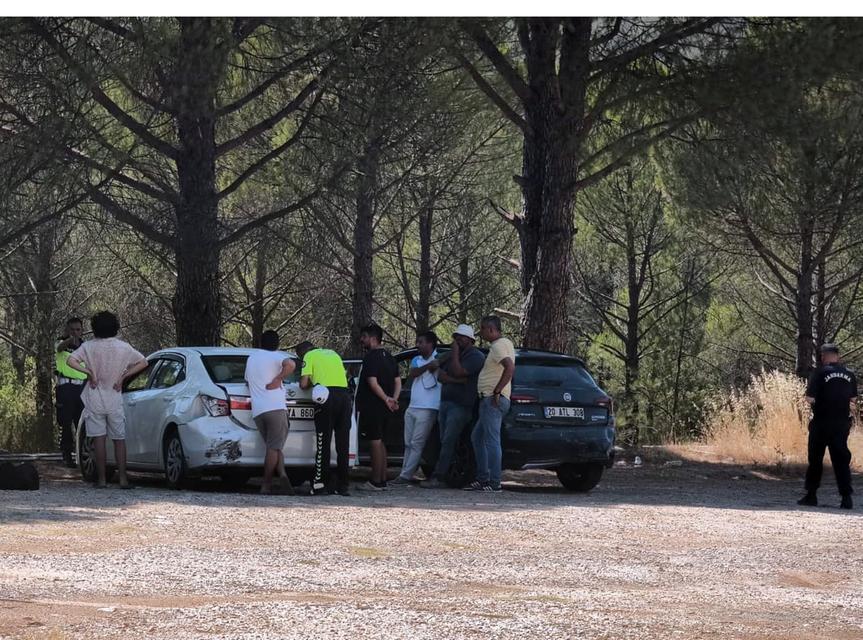 MUĞLA'DA ZİNCİRLEME KAZA SONRASI KARAYOLUNDA TRAFİK TIKANDI