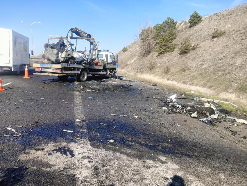 İki aracın çarpıştığı kazada hayatını kaybedenlerin isimleri belli oldu