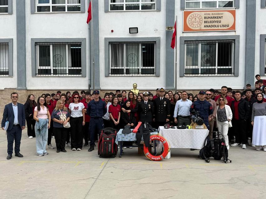 Sahil Güvenlik ekipleri öğrencilerle bir araya geldi