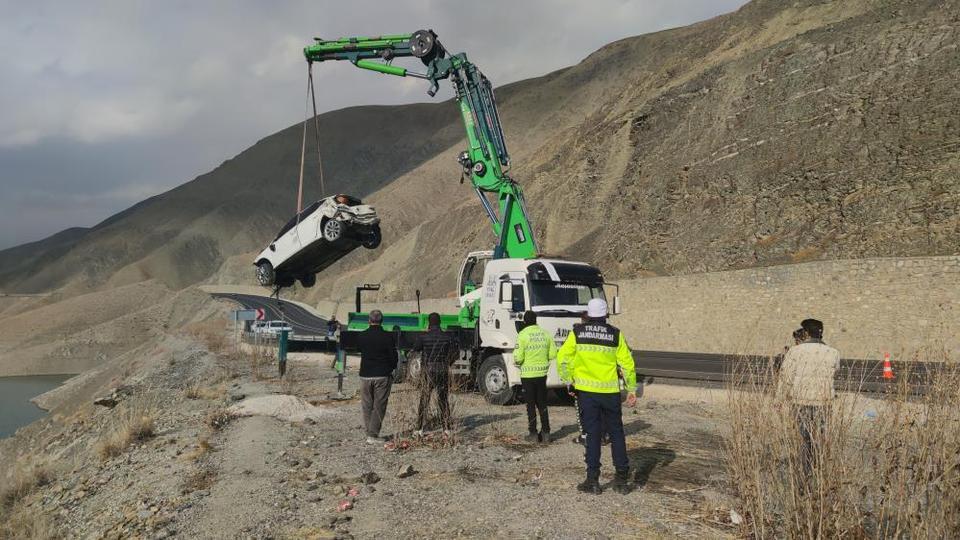 Baraja uçan araç 3 gence mezar oldu