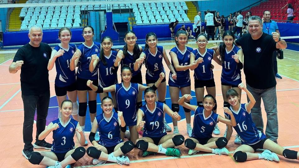 Söke Voleybol Takımı Türkiye Finallerine yükseldi