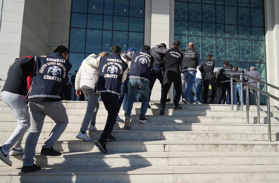 2 kadını fuhuşa sürüklemişler: Aralarında valilik çalışanı da var