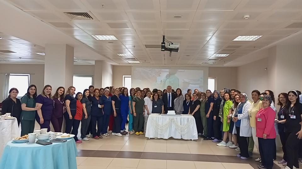 Nazilli'de hemşireler ve ebeler için pasta kesildi