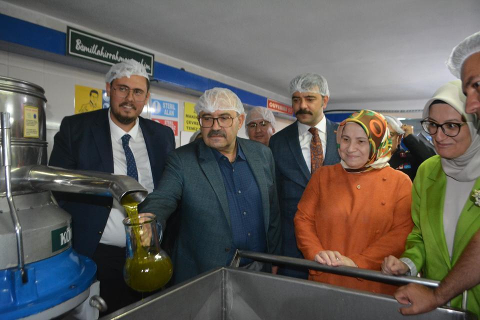 Yılın ilk zeytinyağı üretimi yapıldı