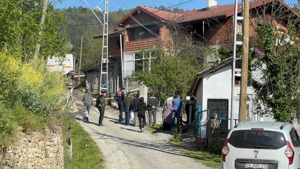 Dede ile torunu yanmaktan son anda kurtuldu