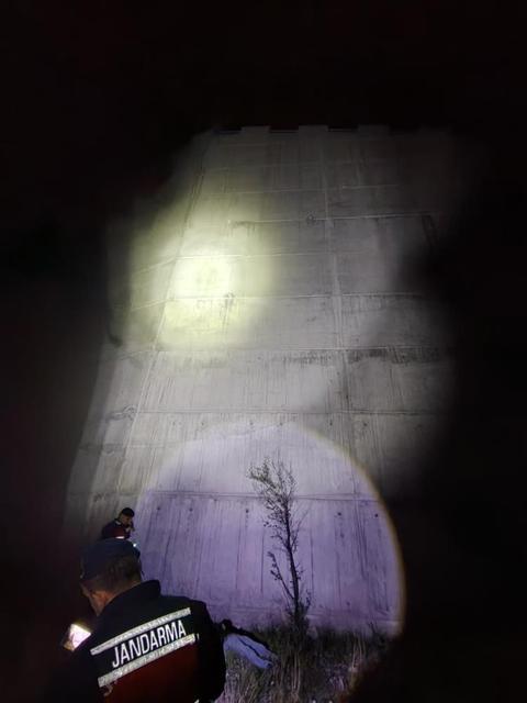 70 metrelik duvardan düşen kişi feci şekilde can verdi