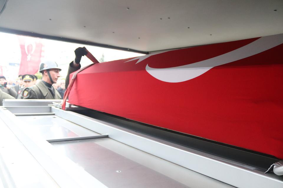 ŞEHİT UZMAN ÇAVUŞ İZMİR'DE SON YOLCULUĞUNA UĞURLANDI