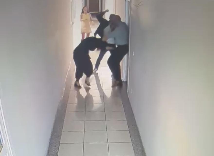 İş adamı kardeşlerin kavgasında çalışan ayağından vuruldu