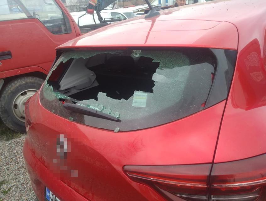 İki genç kız arabada infaz edildi