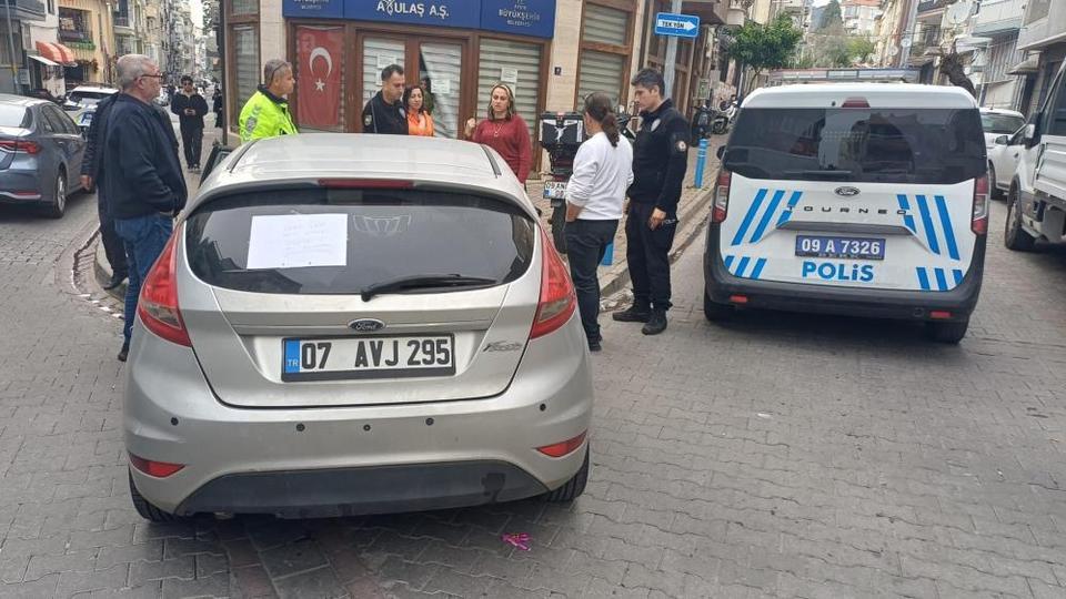 Aydın'da araç geri kaydı, vatandaşların bıraktığı not dikkat çekti