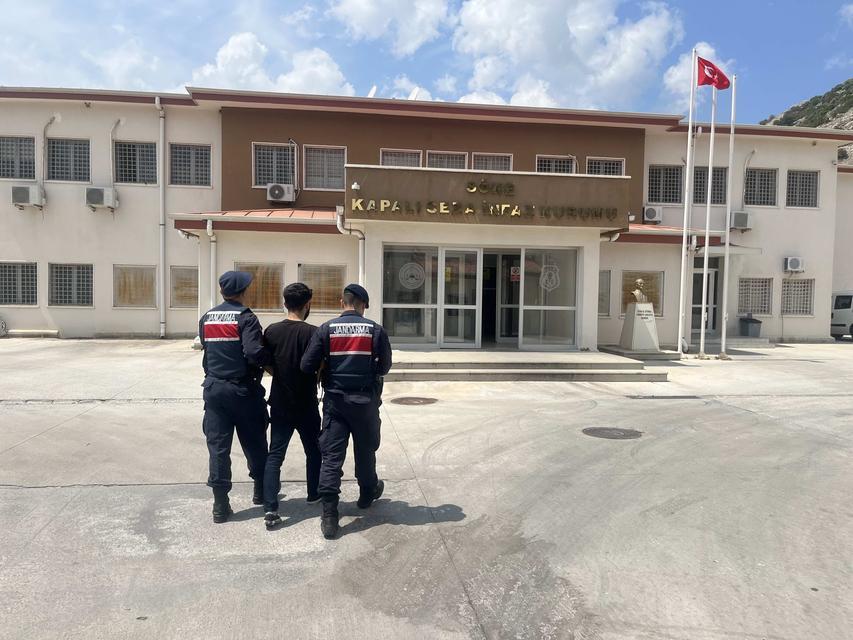 Hapis cezası ile aranan kişi Kuşadası’nda yakalandı