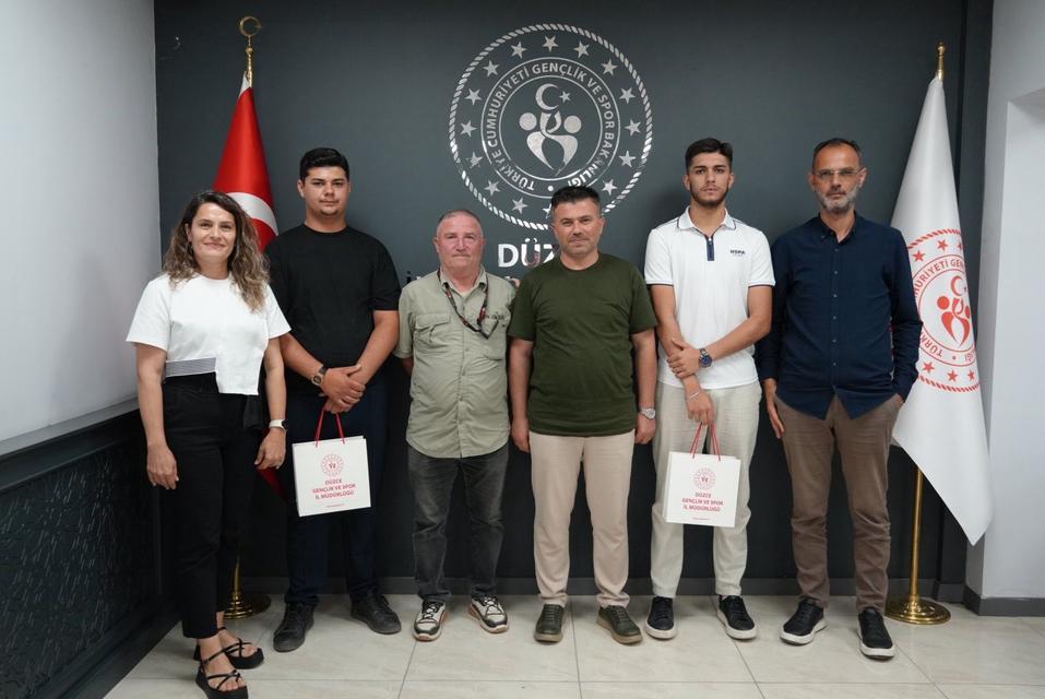 Başarılı sporcular Müdür Yazıcı ile buluştu