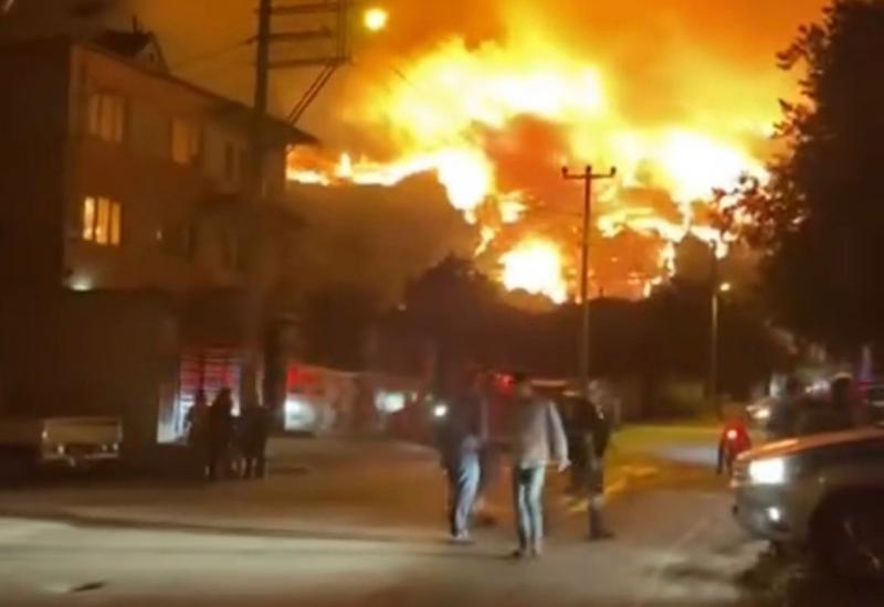 Otoban yangın sebebiyle trafiğe kapatıldı
