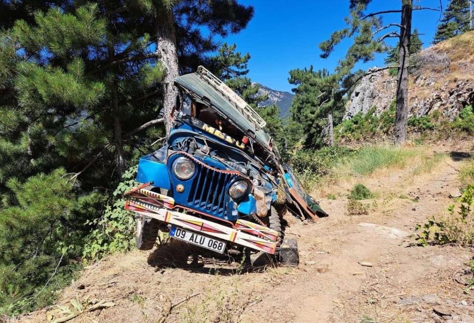 Aydın'da cip şarampole uçtu: 3 kişi yaralandı