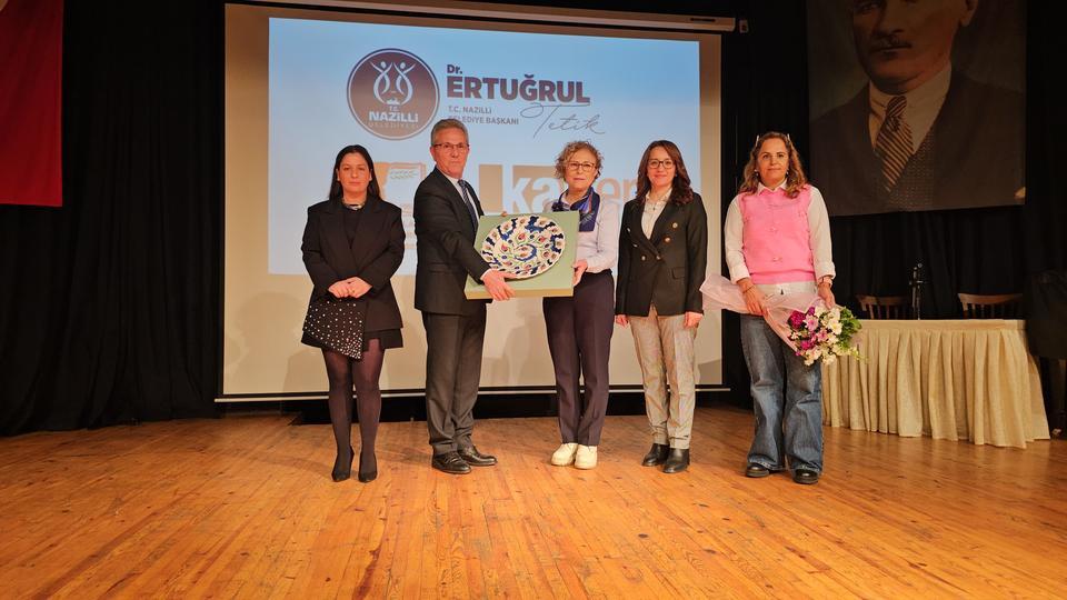 NAZİLLİ'DE CUMHURİYETİN İLK KADIN VEKİLLERİ KONUŞULDU NAZİLLİ'NİN İLK KADIN MECLİSİ KURULUYOR