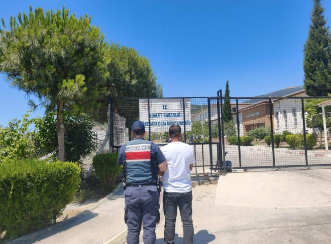 Aydın'da hırsızlık suçundan aranan şahıs yakalandı